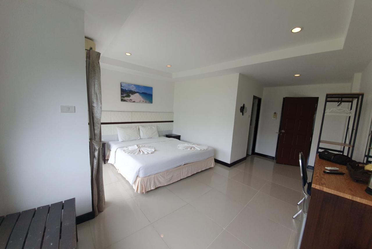 At Home Hotel Patong Exterior photo