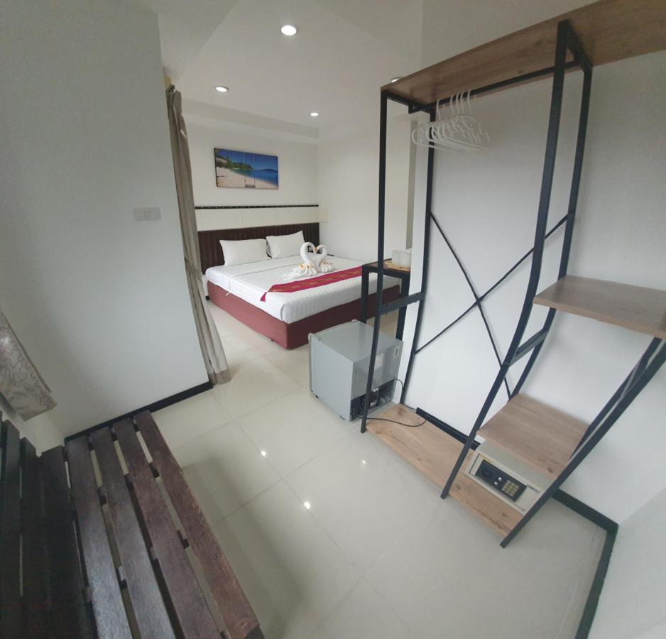 At Home Hotel Patong Exterior photo