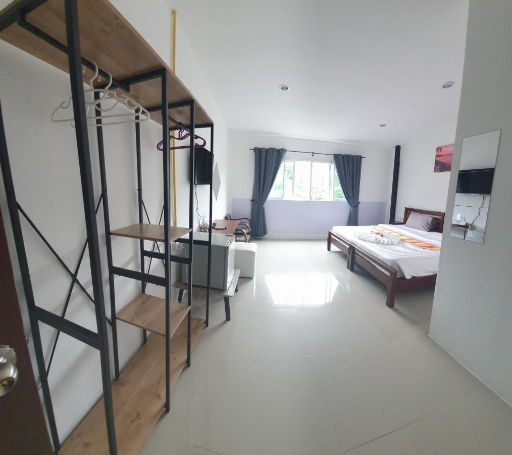At Home Hotel Patong Exterior photo