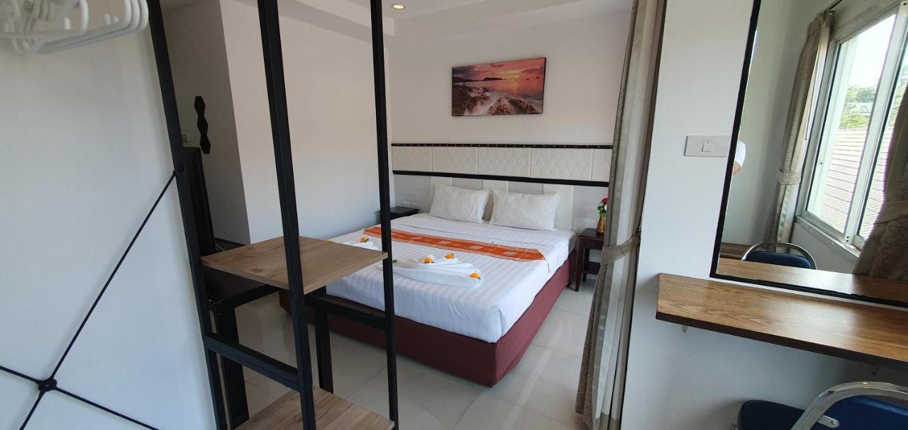 At Home Hotel Patong Exterior photo