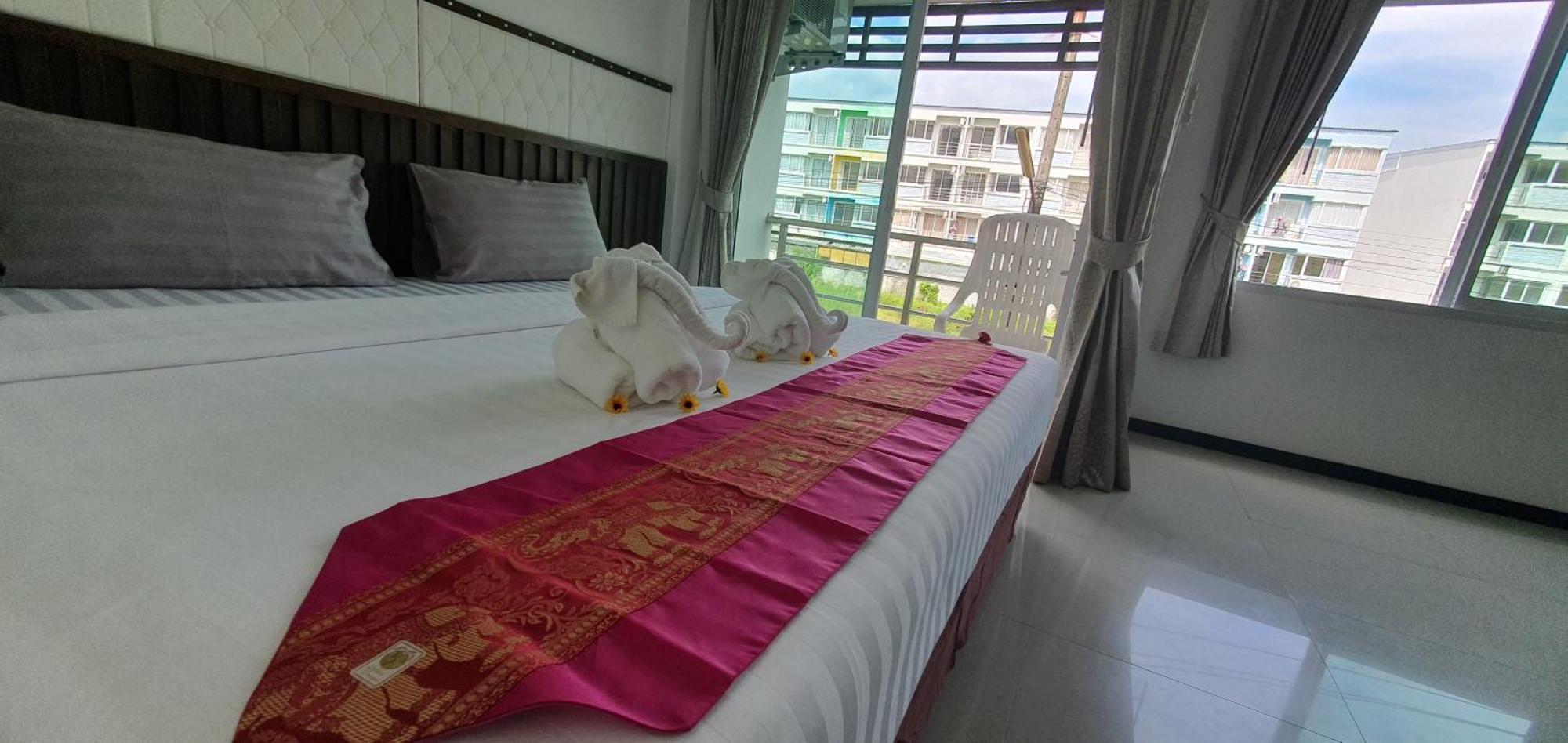 At Home Hotel Patong Exterior photo