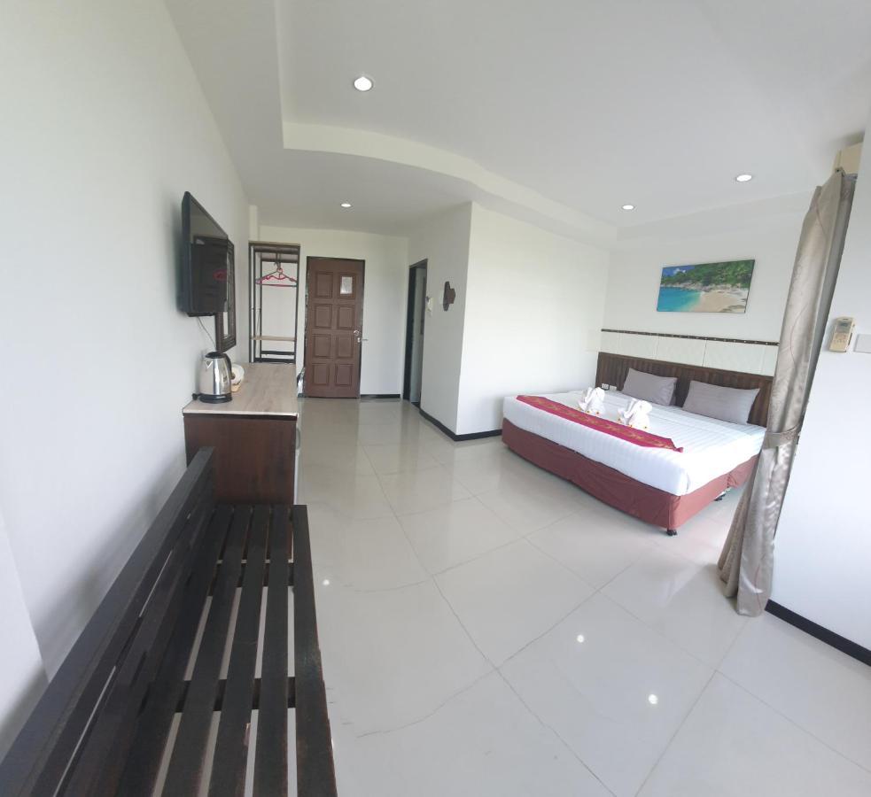 At Home Hotel Patong Exterior photo