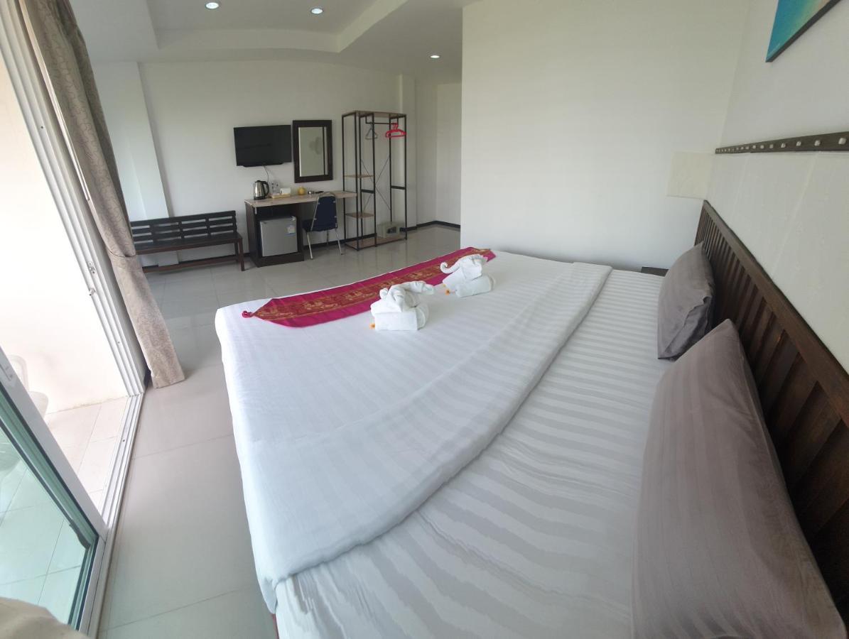 At Home Hotel Patong Exterior photo