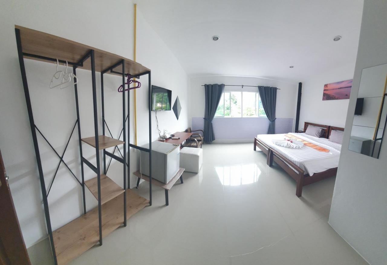 At Home Hotel Patong Exterior photo