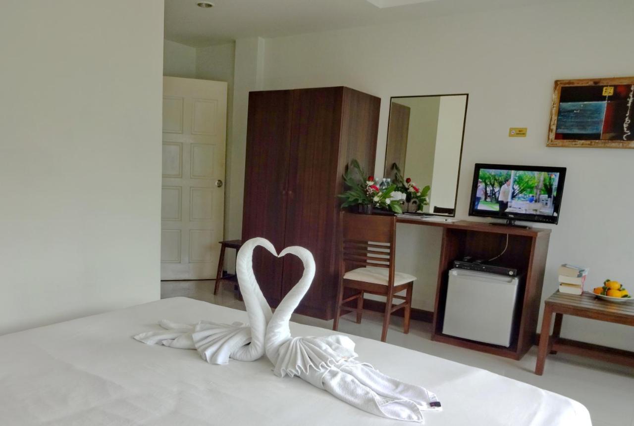 At Home Hotel Patong Exterior photo