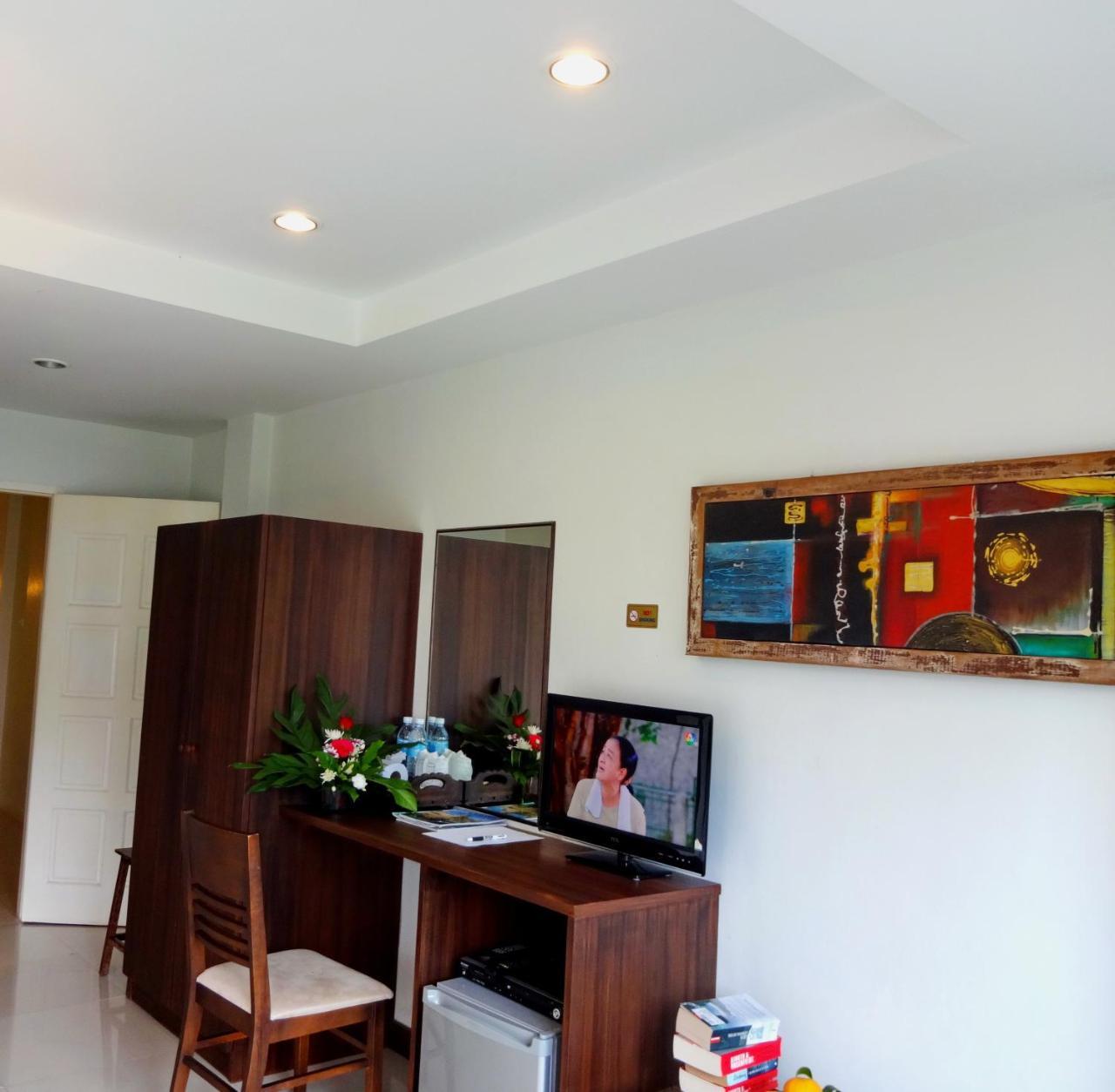 At Home Hotel Patong Exterior photo