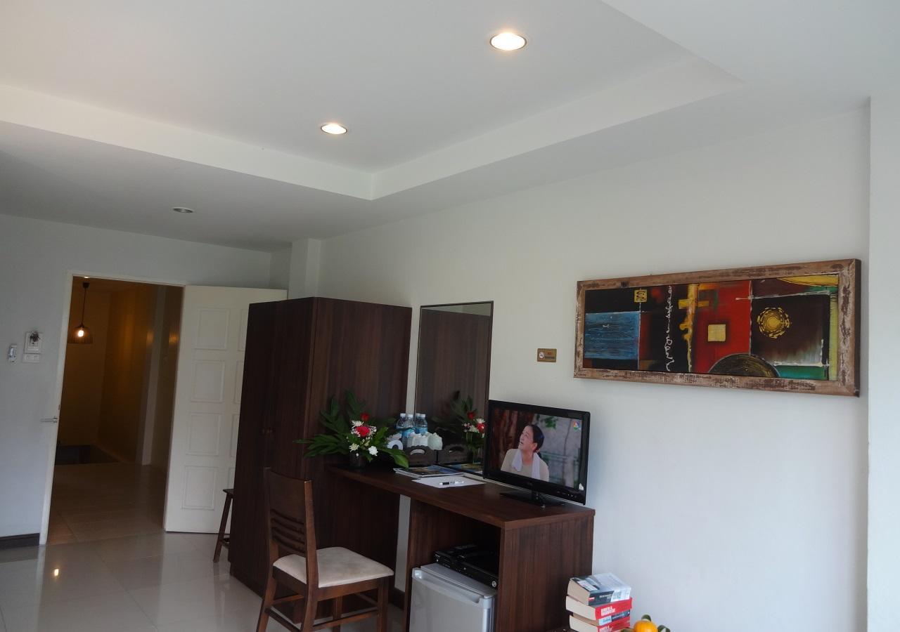 At Home Hotel Patong Exterior photo