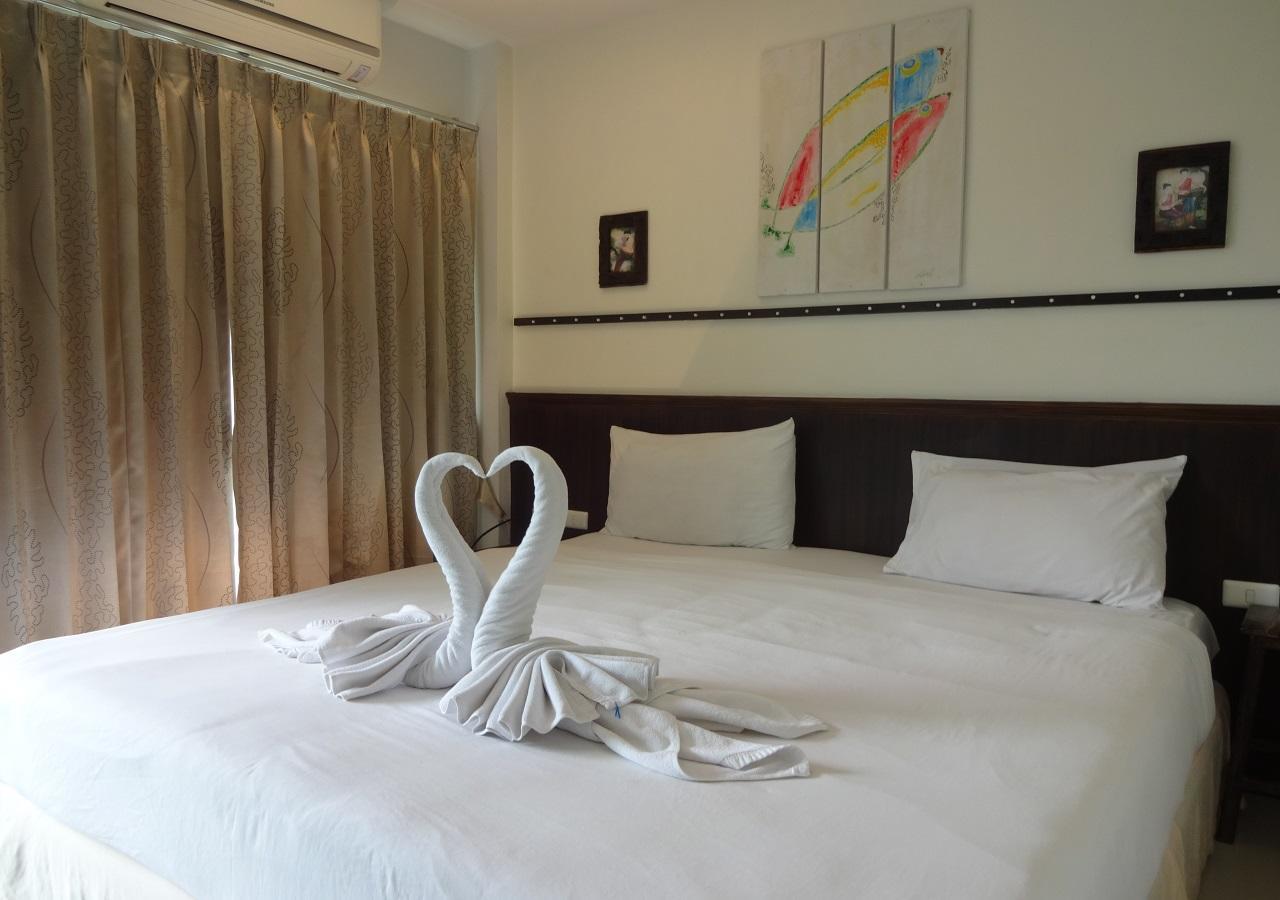 At Home Hotel Patong Exterior photo