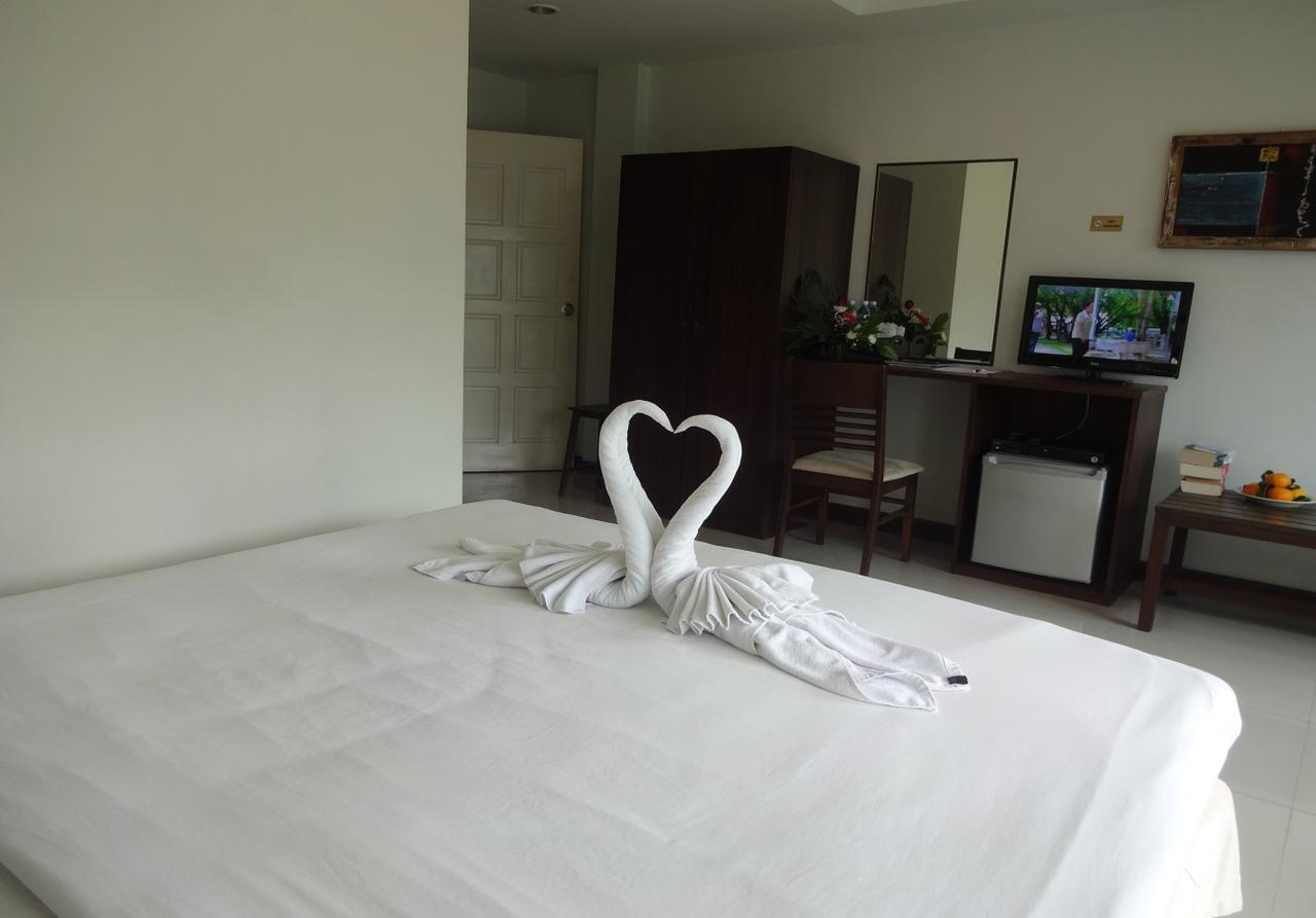 At Home Hotel Patong Exterior photo