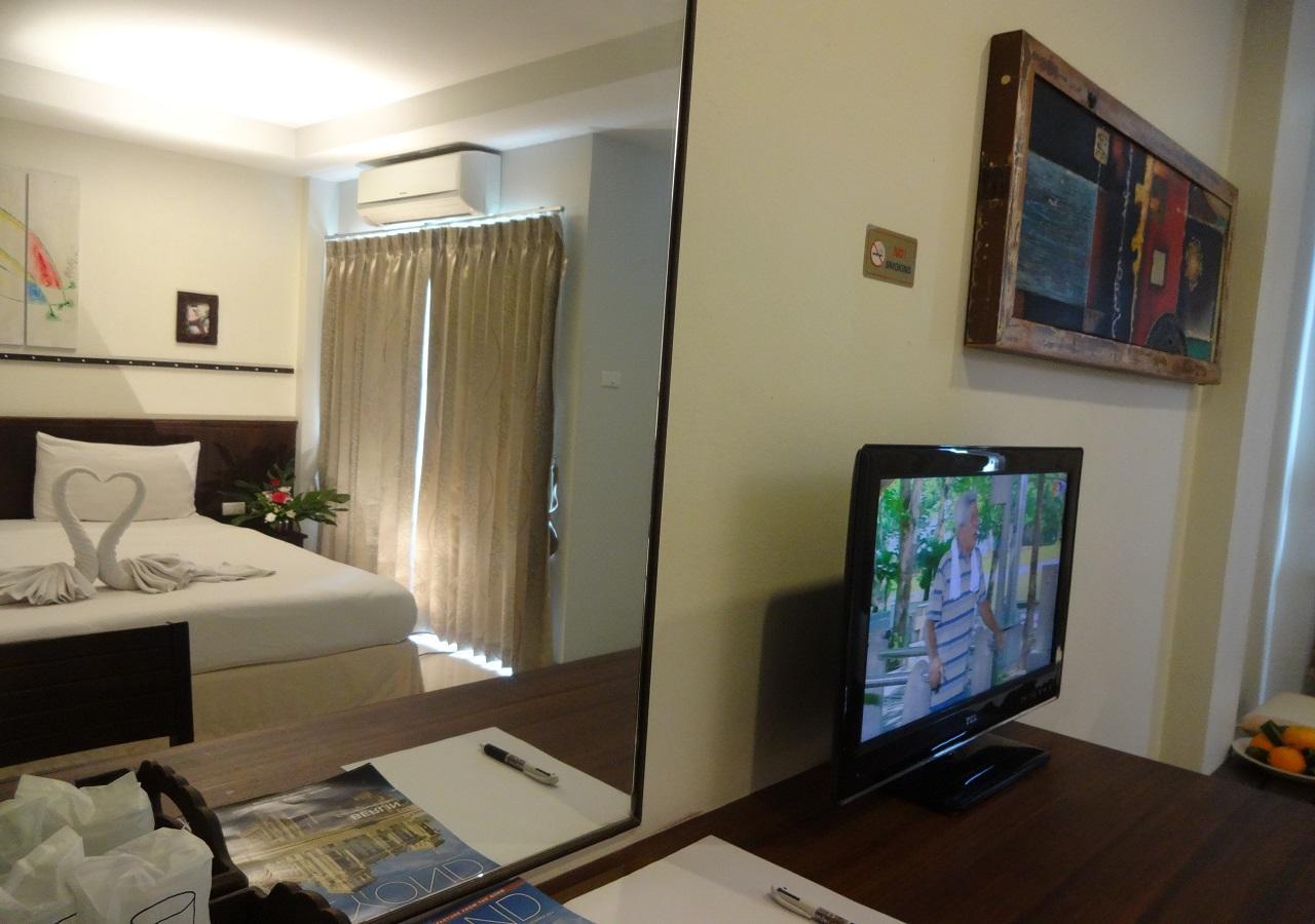 At Home Hotel Patong Exterior photo