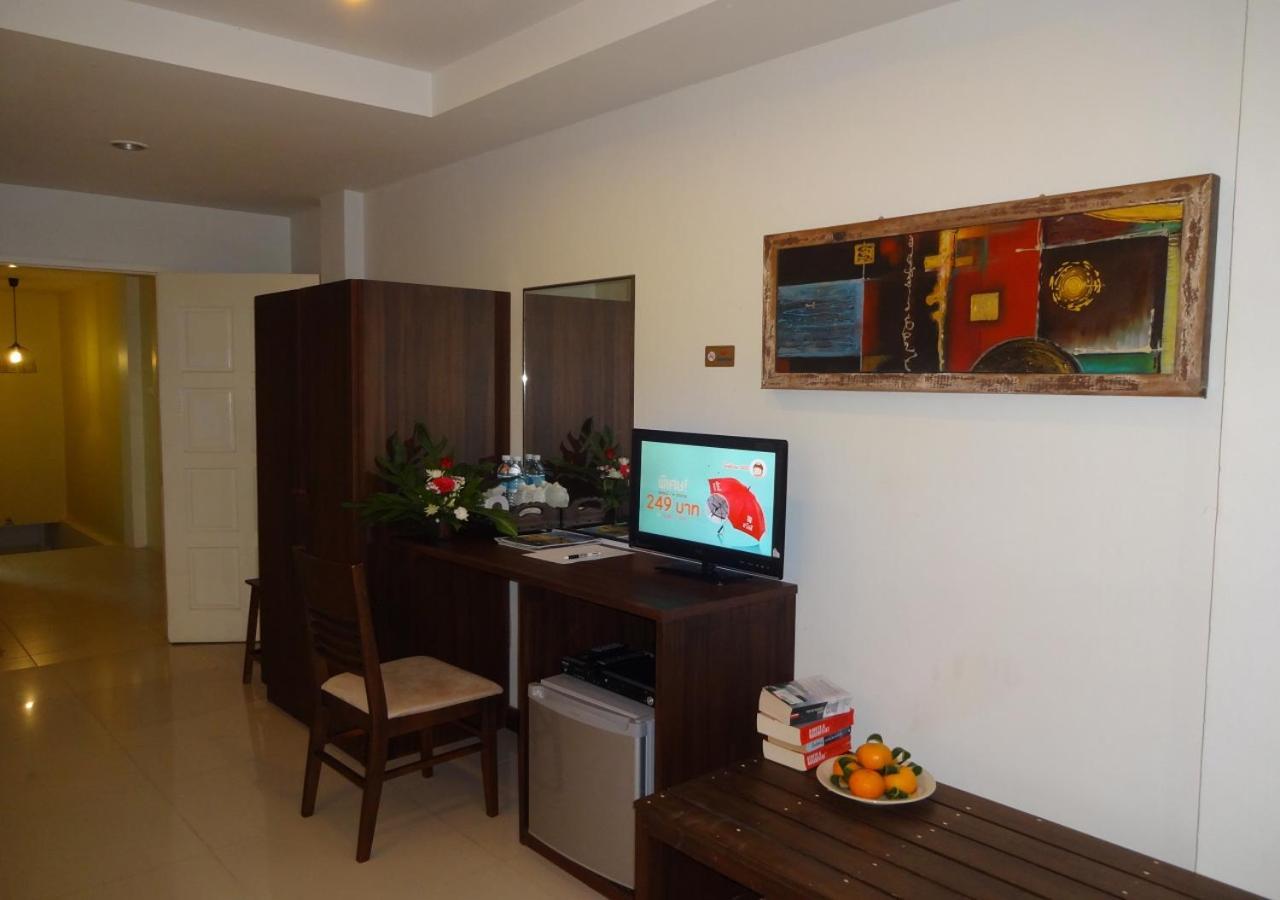 At Home Hotel Patong Exterior photo